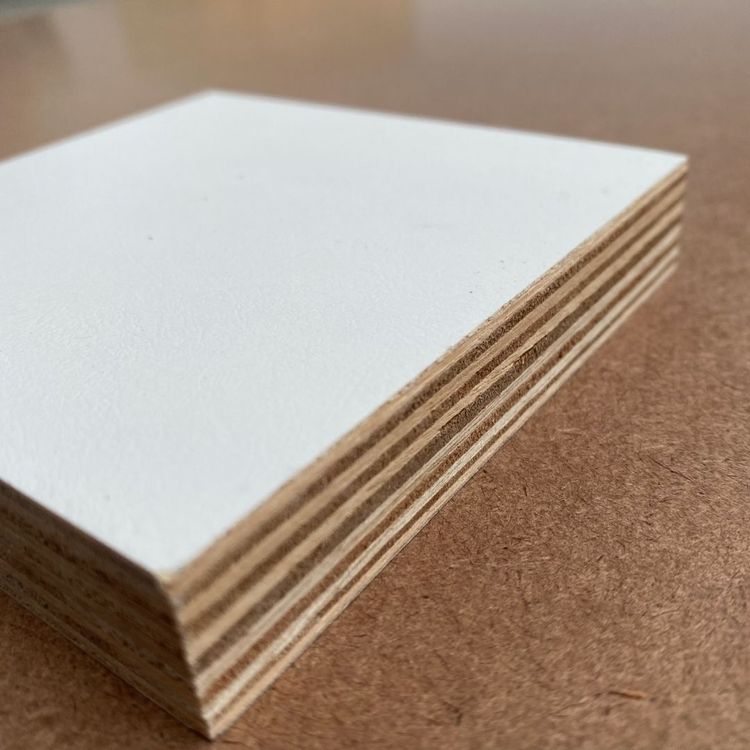 Plywood coated by melamine